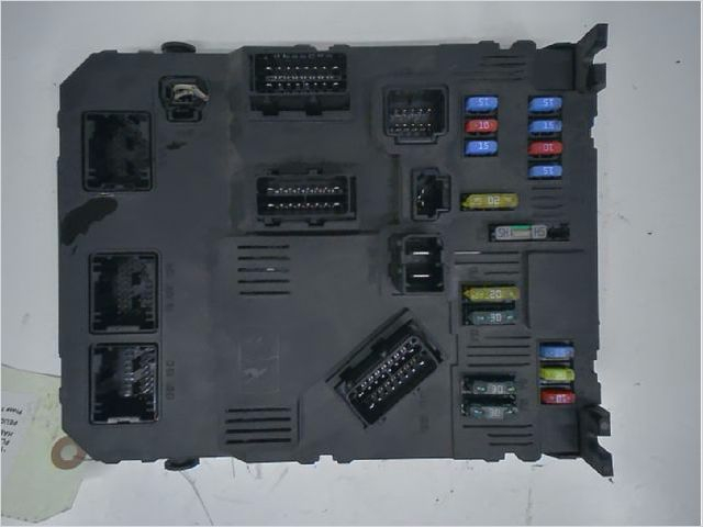 PLATINE FUSIBLE HABITACLE