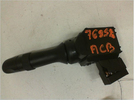 Commande essuie glace occasion TOYOTA PRIUS II Phase 1 - 110 Hybride