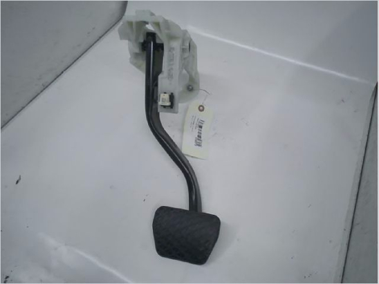 Pedale de frein occasion B.M.W. SERIE 1 II phase 2 - 118D 2.0 150ch