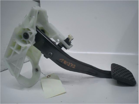 Pedale de frein occasion B.M.W. SERIE 1 II phase 2 - 118D 2.0 150ch