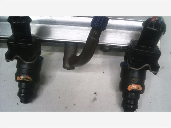 Rampe injection occasion VOLVO V40 I Phase 2 - 1.8 16v