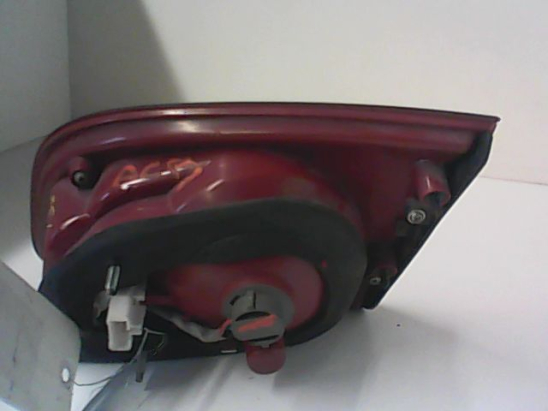 Feu arrière interieur gauche occasion HYUNDAI SANTA FE II Phase 1 - 2.2 CRDI 155ch 4WD