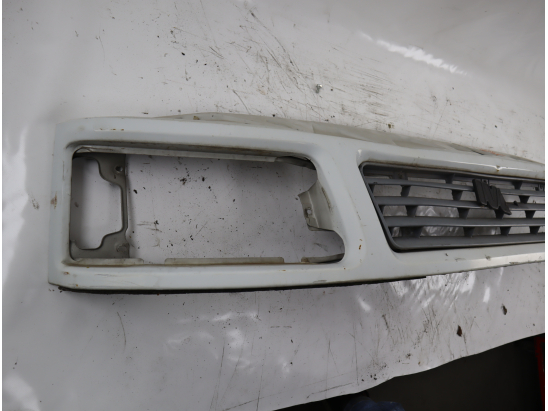 Calandre occasion IVECO DAILLY II phase 1 - 35-8.1 2.5D