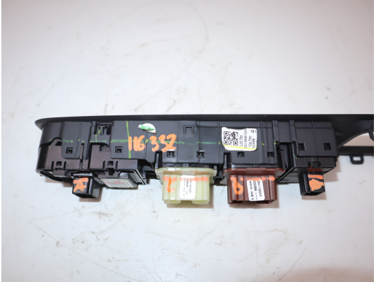 Commande lève-glace porte avant gauche occasion RENAULT CAPTUR Phase 2 - 1.3i 150ch