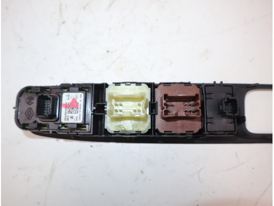Commande lève-glace porte avant gauche occasion RENAULT CAPTUR Phase 2 - 1.3i 150ch