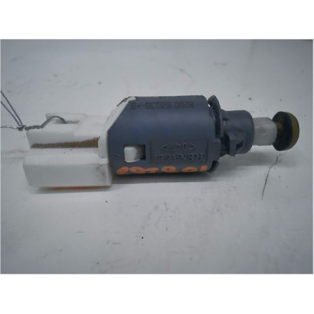 CONTACTEUR DE STOP SUR PEDALE 