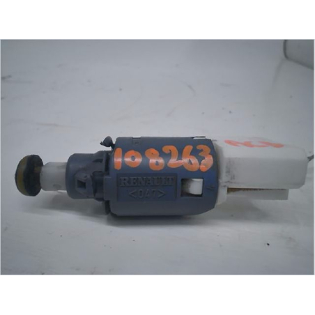 CONTACTEUR DE STOP SUR PEDALE 