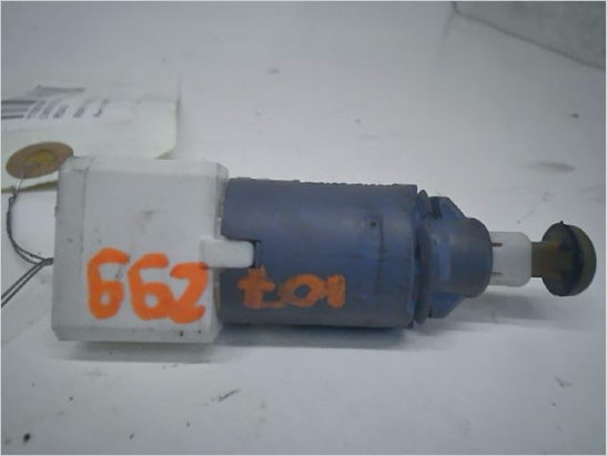 CONTACTEUR DE STOP SUR PEDALE 