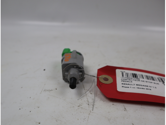 CONTACTEUR DE STOP SUR PEDALE