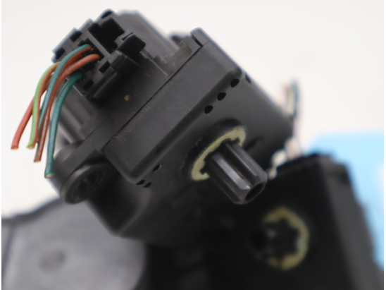 MOTEUR VOLET DE CHAUFFAGE