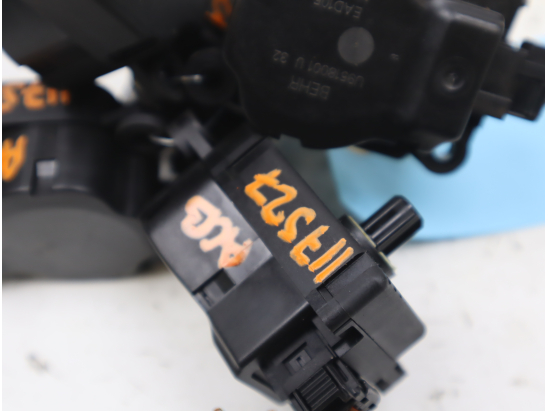 MOTEUR VOLET DE CHAUFFAGE