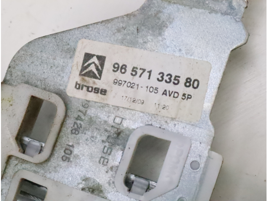 MECANISME+MOTEUR LEVE-GLACE AVD