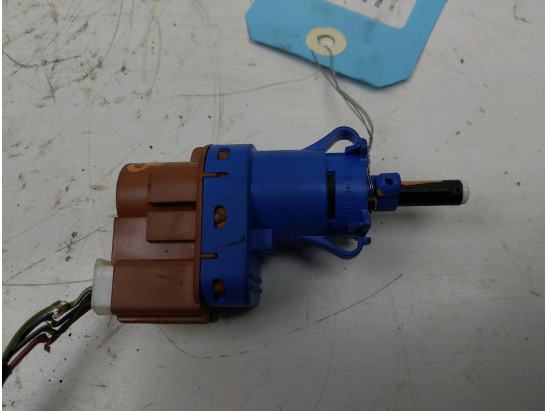 CONTACTEUR DE STOP SUR PEDALE