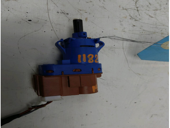 CONTACTEUR DE STOP SUR PEDALE