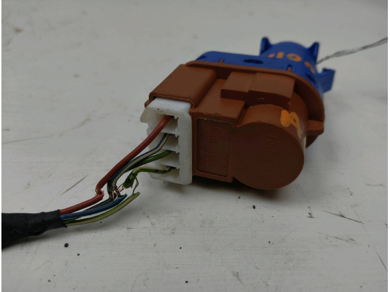 CONTACTEUR DE STOP SUR PEDALE