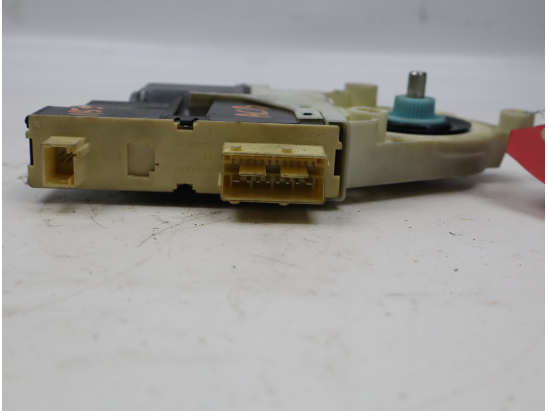 MOTEUR LEVE-VITRE AVD