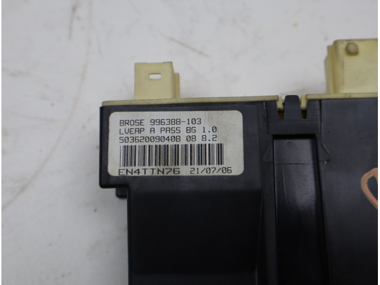 MOTEUR LEVE-VITRE AVD