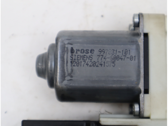 MOTEUR LEVE-VITRE AVD