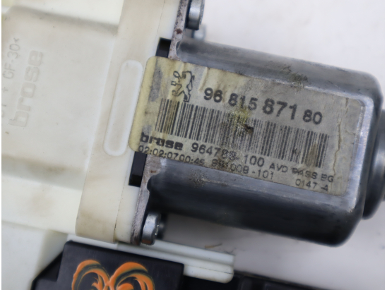 MOTEUR LEVE-VITRE AVD