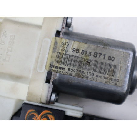 MOTEUR LEVE-VITRE AVD