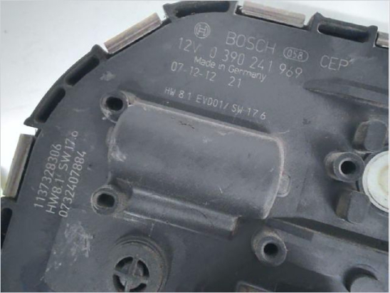 MOTEUR ESSUIE-GLACE AV DROIT