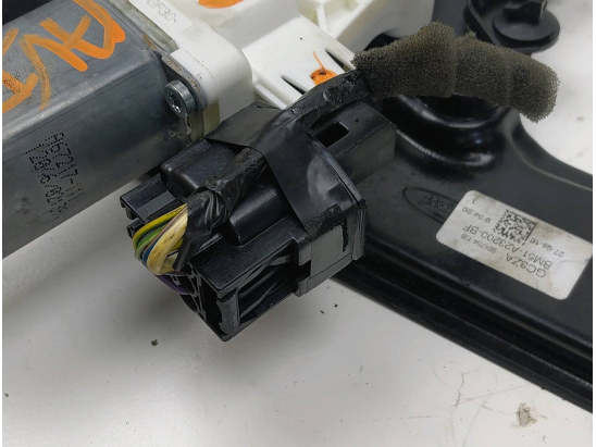 MECANISME+MOTEUR LEVE-GLACE AVD