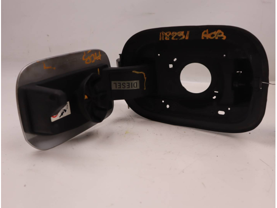 VOLET DE TRAPPE CARBURANT