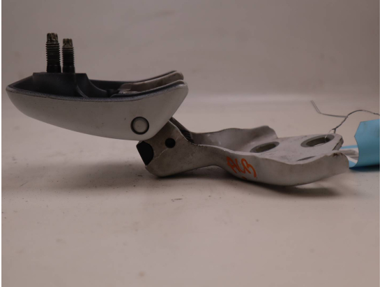 CHARNIERE PORTE AVD INF