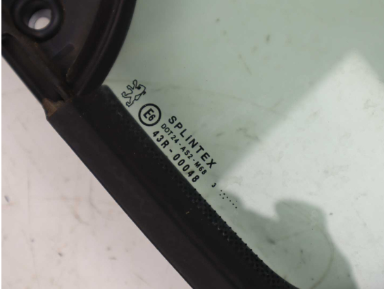 Vitre fixe porte avant droite occasion PEUGEOT 307 Phase 1 - 2.0 HDI 110ch