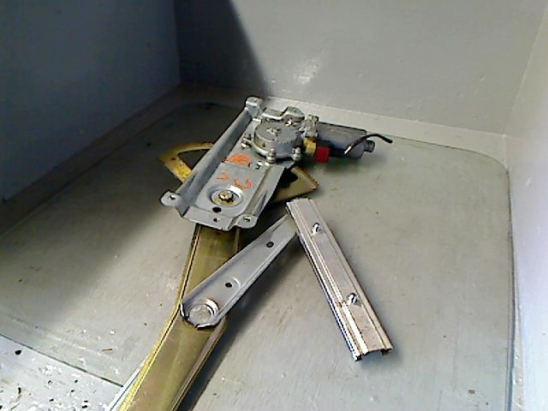 MECANISME+MOTEUR LEVE-GLACE AVG