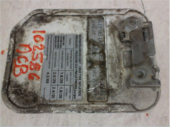 VOLET DE TRAPPE CARBURANT