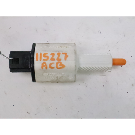 CONTACTEUR DE STOP SUR PEDALE 