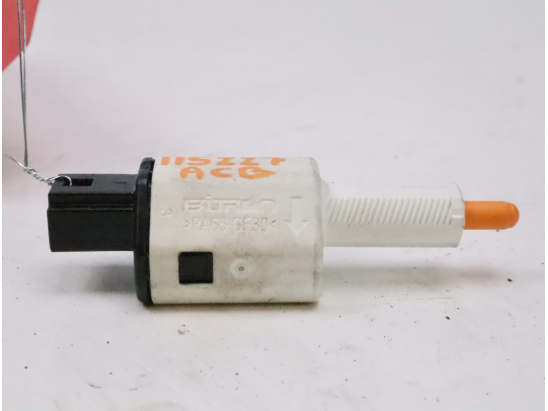 CONTACTEUR DE STOP SUR PEDALE 