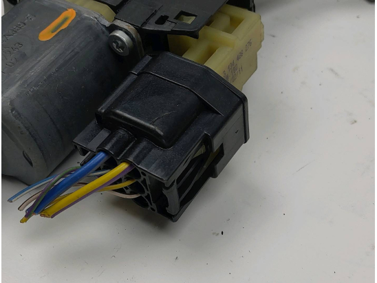 MECANISME+MOTEUR LEVE-GLACE AVG