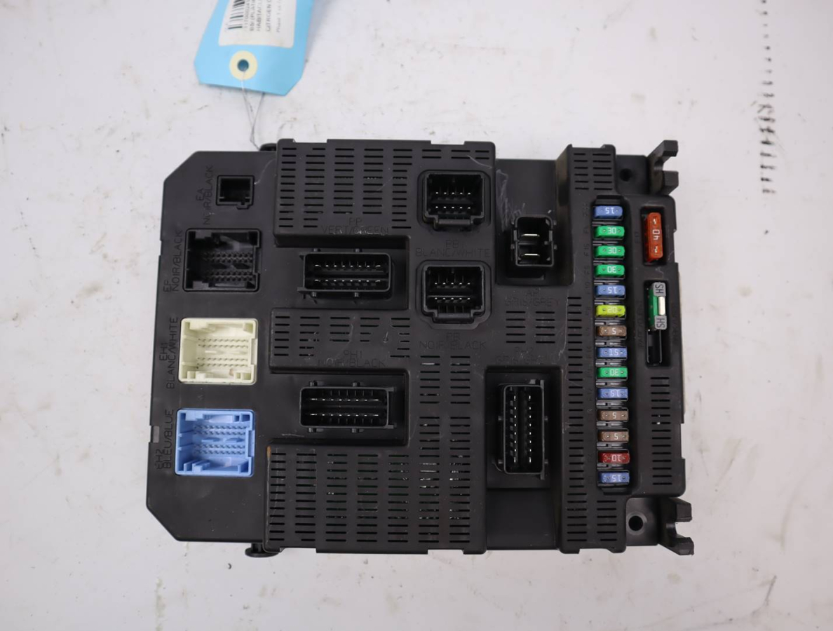 BSI (PLATINE FUSIBLE HABITACLE)