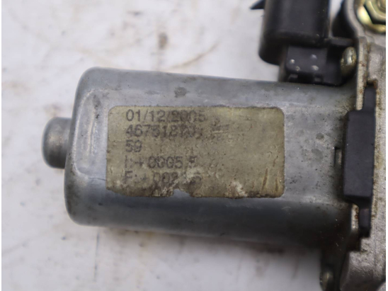 MECANISME+MOTEUR LEVE-GLACE AVD