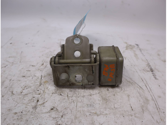 CHARNIERE PORTE AVD SUP