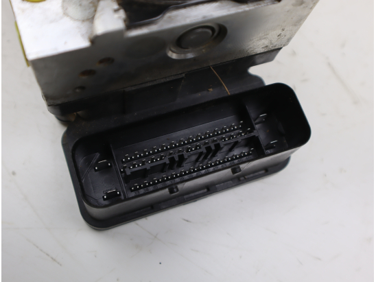 Calculateur abs occasion VOLKSWAGEN GOLF PLUS phase 2 - 1.6 TDI 105ch