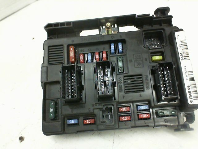 PLATINE FUSIBLE HABITACLE