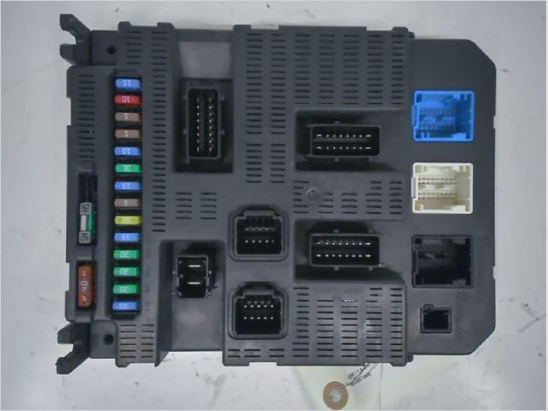 PLATINE FUSIBLE HABITACLE