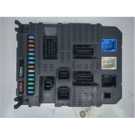 PLATINE FUSIBLE HABITACLE