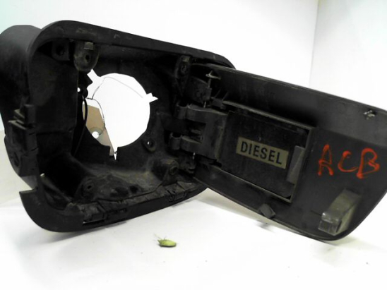 VOLET DE TRAPPE CARBURANT