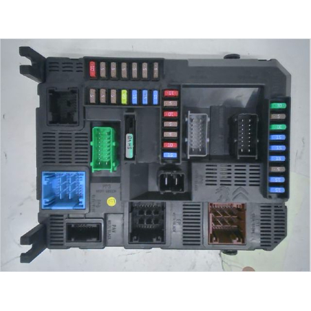 PLATINE FUSIBLE HABITACLE