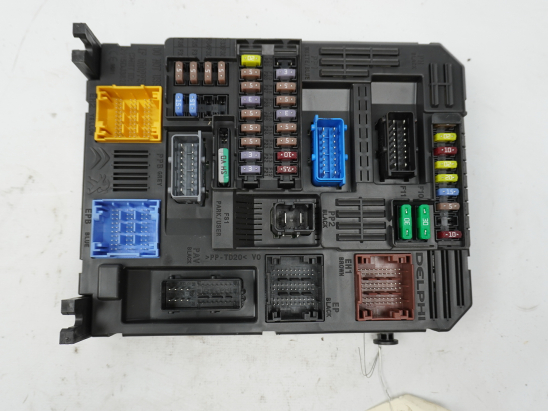 PLATINE FUSIBLE HABITACLE