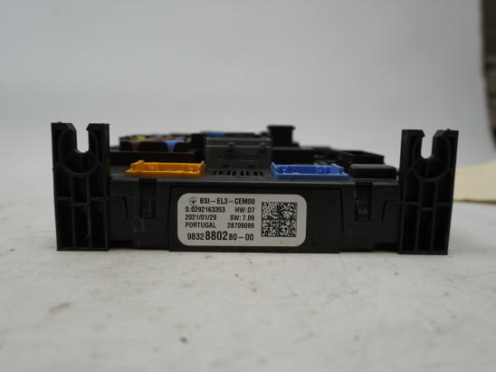 PLATINE FUSIBLE HABITACLE