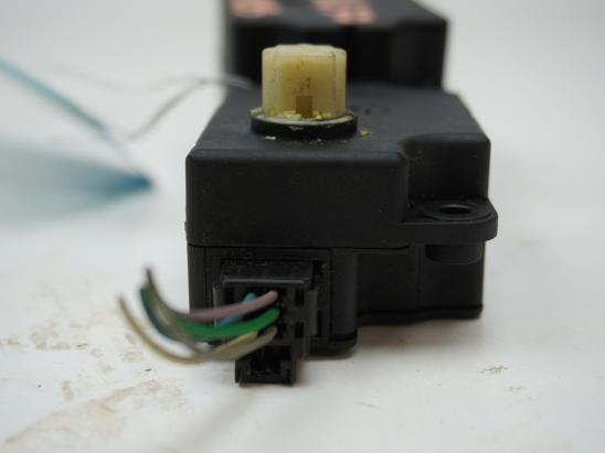 MOTEUR VOLET DE CHAUFFAGE