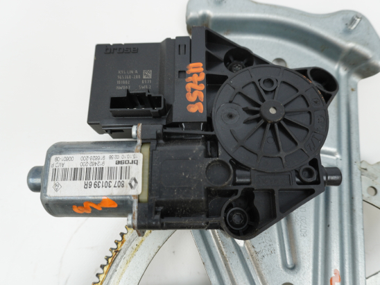 MECANISME+MOTEUR LEVE-GLACE AVD