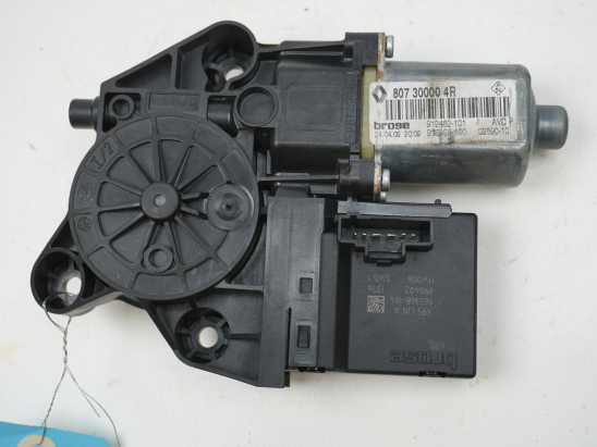 MOTEUR LEVE-VITRE AVD