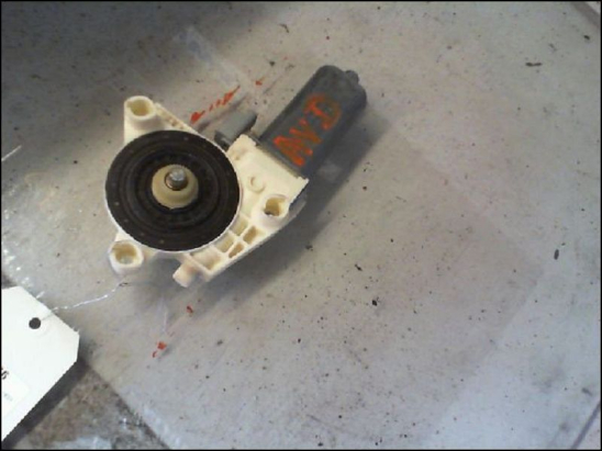MOTEUR LEVE-VITRE AVD