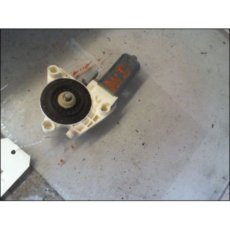 MOTEUR LEVE-VITRE AVD